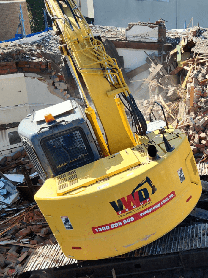 Leading basement demolisher in Melbourne removing concrete walls